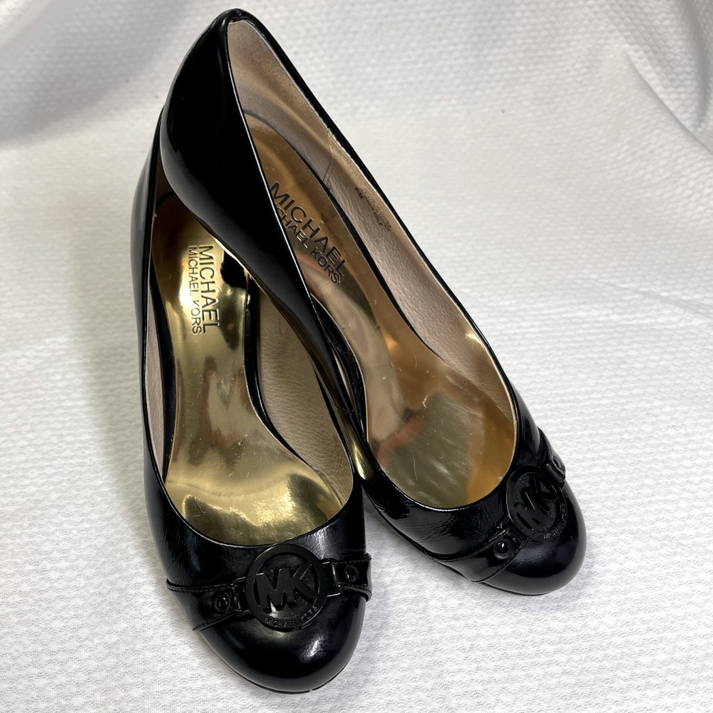 Michael Kors black pumps